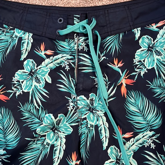 {Old Navy} Men’s Swim Trunks - Picture 2 of 10